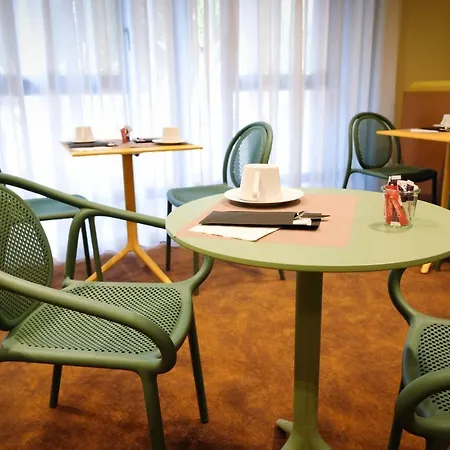 Mercure Centre Hotel 4*