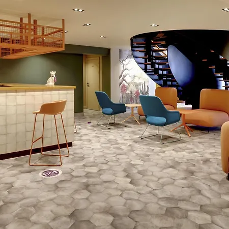 Mercure Centre Hotel 4*